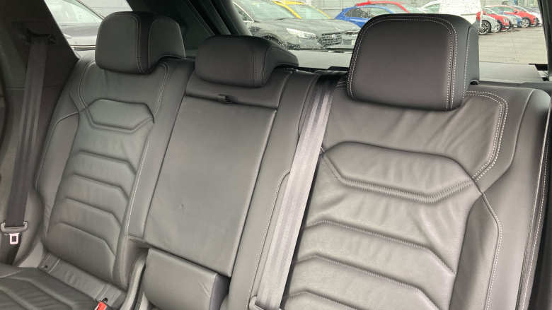 Volkswagen Touareg 3.0 V6 TDI 4Motion Black Edition 5dr Tip Auto Diesel Estate